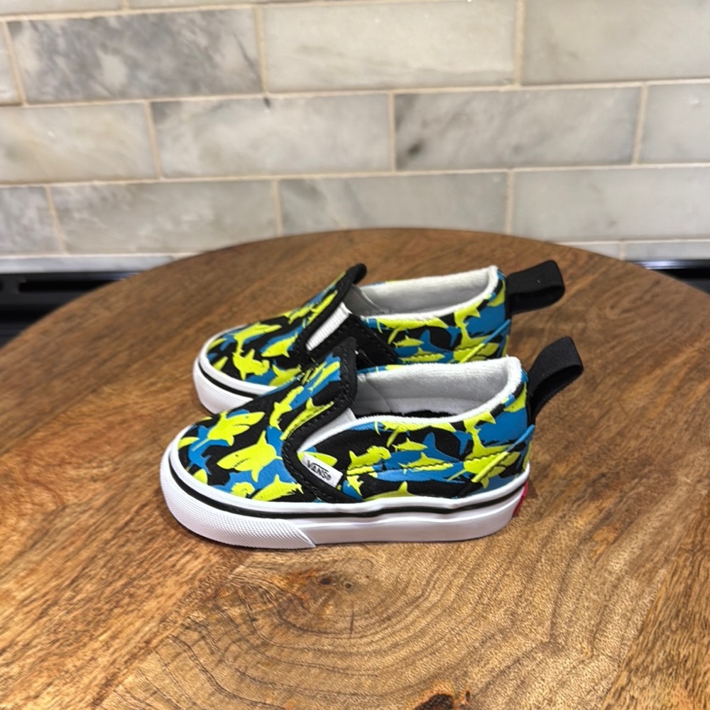 Vans Toddler Kids V Glow In The Dark Shark Slip-On Shoes